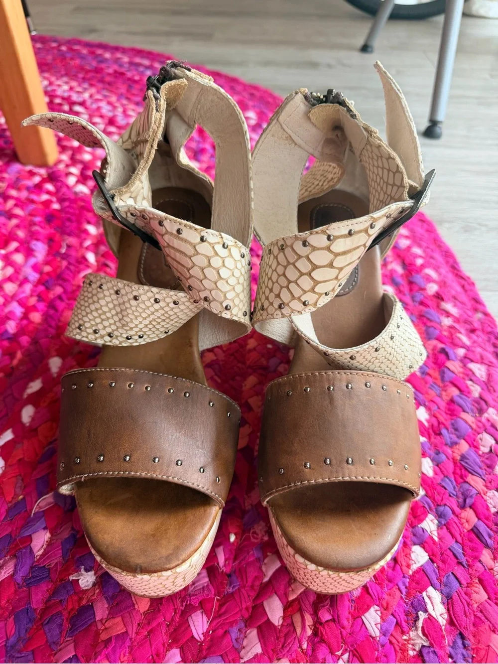Freebird by Steven Cream Snake-Print and Brown Wedge Sandals Excellent pre-owned